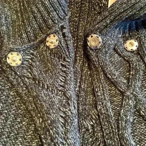 Michael Kors Gray Cropped, Short Sleeve, Cardigan in Size Large. - Picture 8 of 13